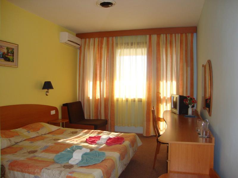 Hotel Fiesta Golden Sands Exterior photo